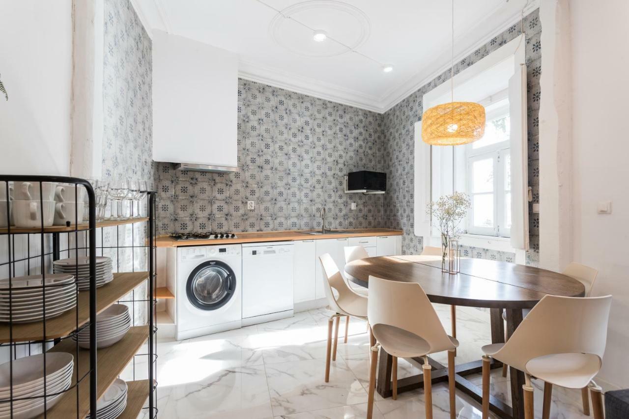 Alfama Tale Four-bedroom W/ River View - By Lu Holidays Lisbon